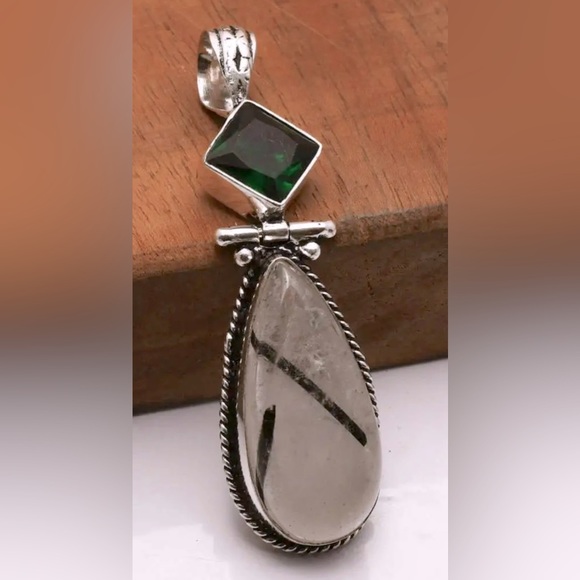 BLACK RUTILE/ GREEN QUARTZ PENDANT - Picture 3 of 3